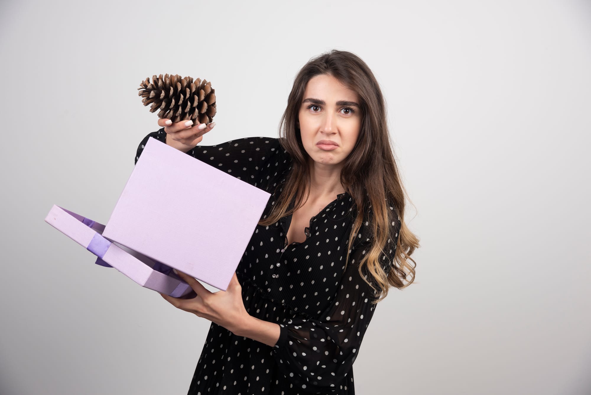 🎁 6 Presentes que todo mundo finge que gostou, mas ninguém usa (e como evitar isso!)